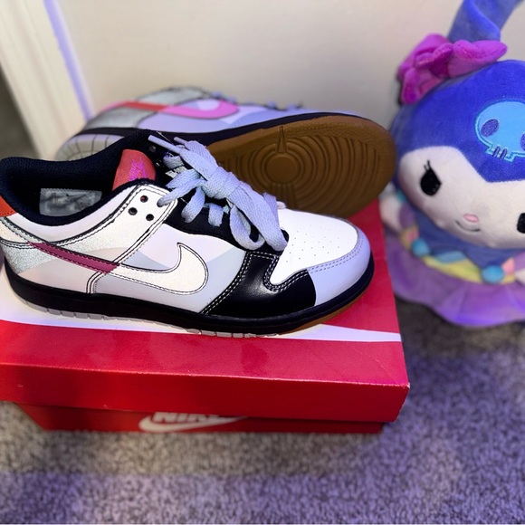 Nike Black and White Sneakers Classic Design